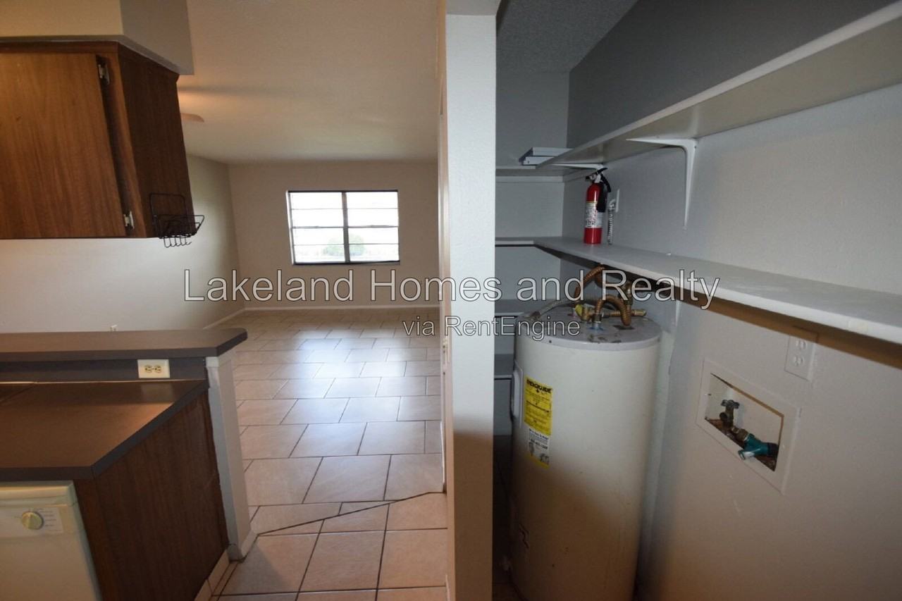 891 Schoolhouse Rd - Photo 4 of 20
