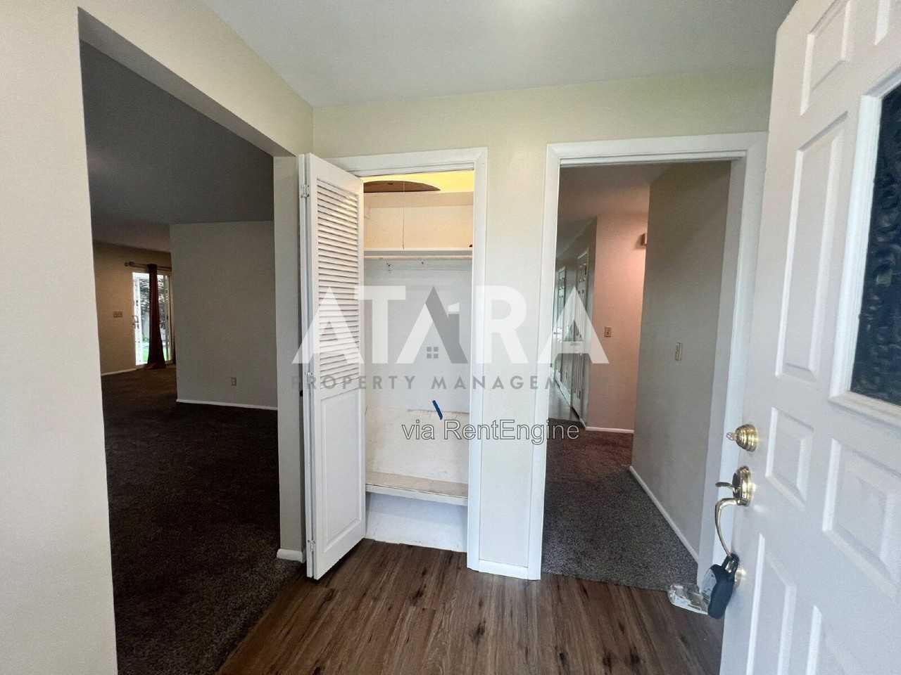1374 W Marinwood Ave - Photo 4 of 44