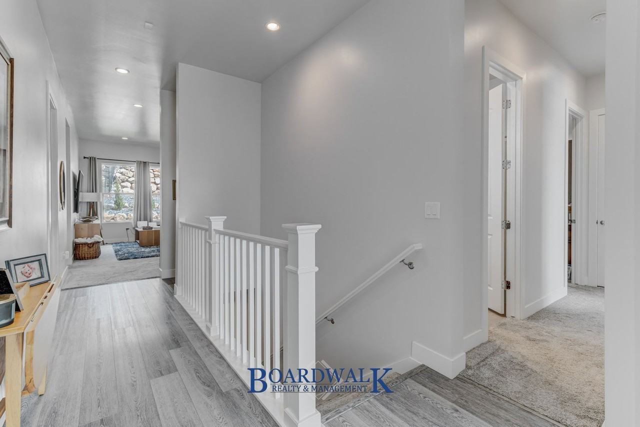 5502 N Valley View Rd - Photo 4 of 31
