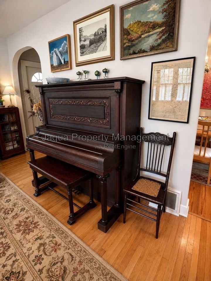 630 Pleasant St - Photo 4 of 16