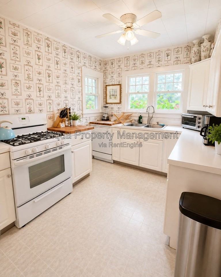 630 Pleasant St - Photo 6 of 16