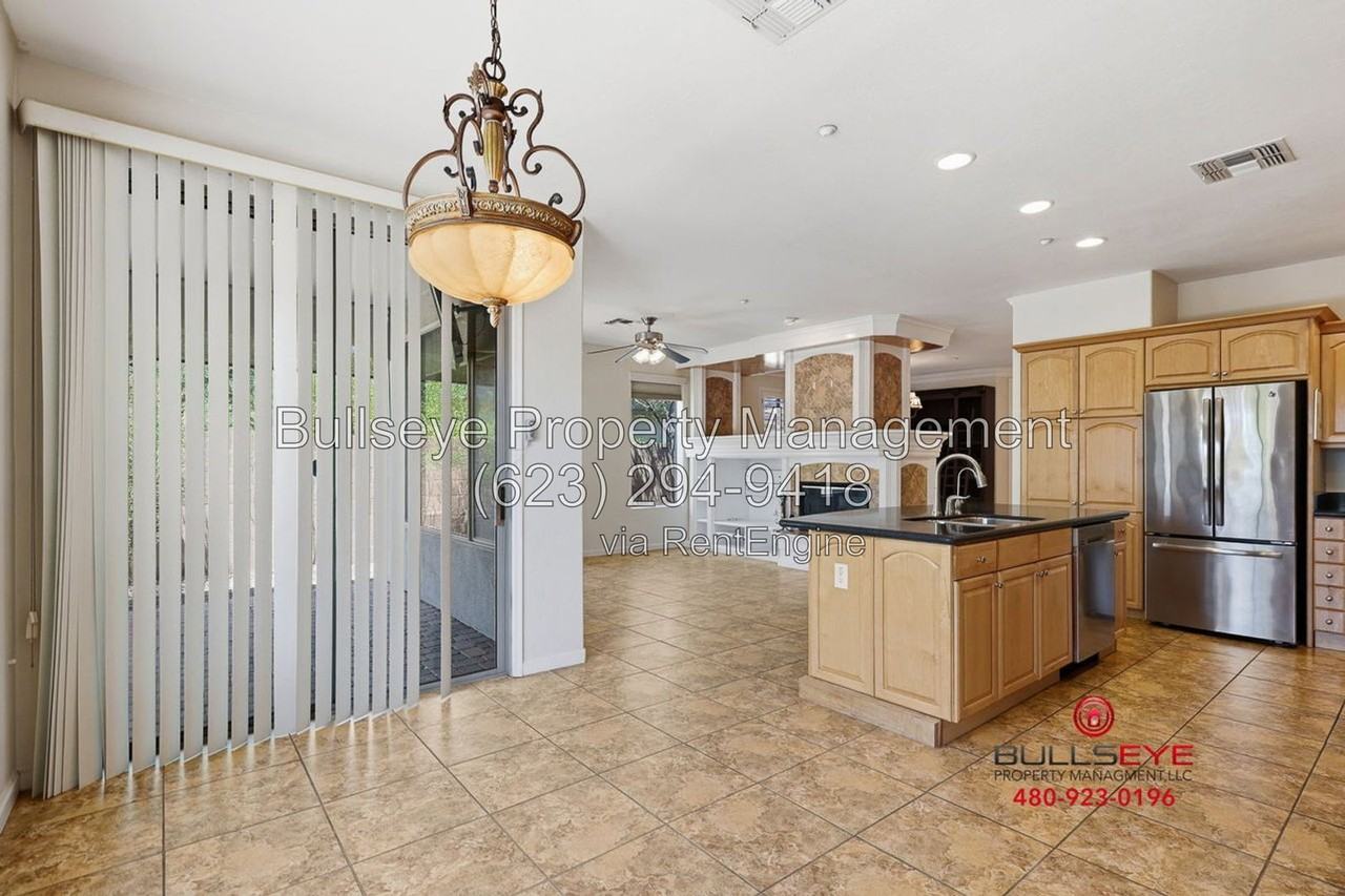 2927 W Plum Hollow Dr - Photo 2 of 37