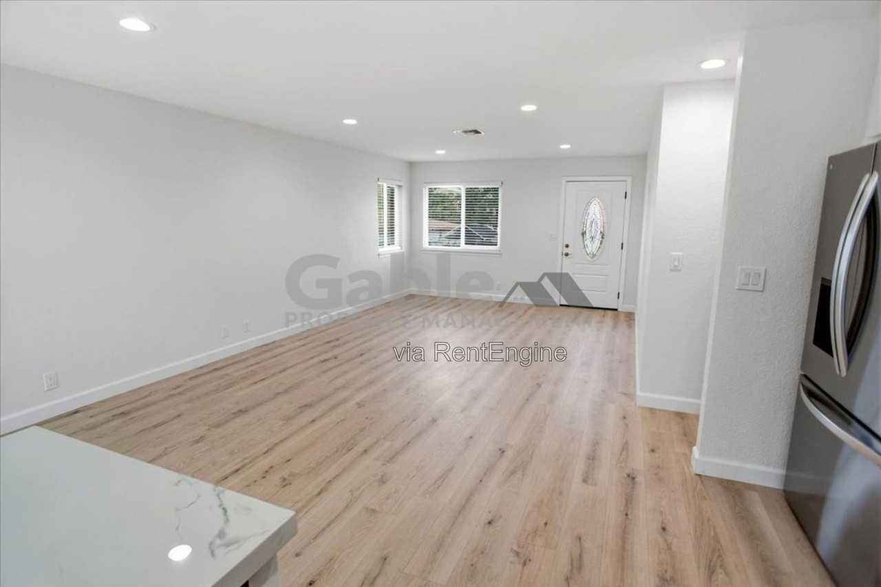 31615 Hunter Ln - Photo 3 of 22