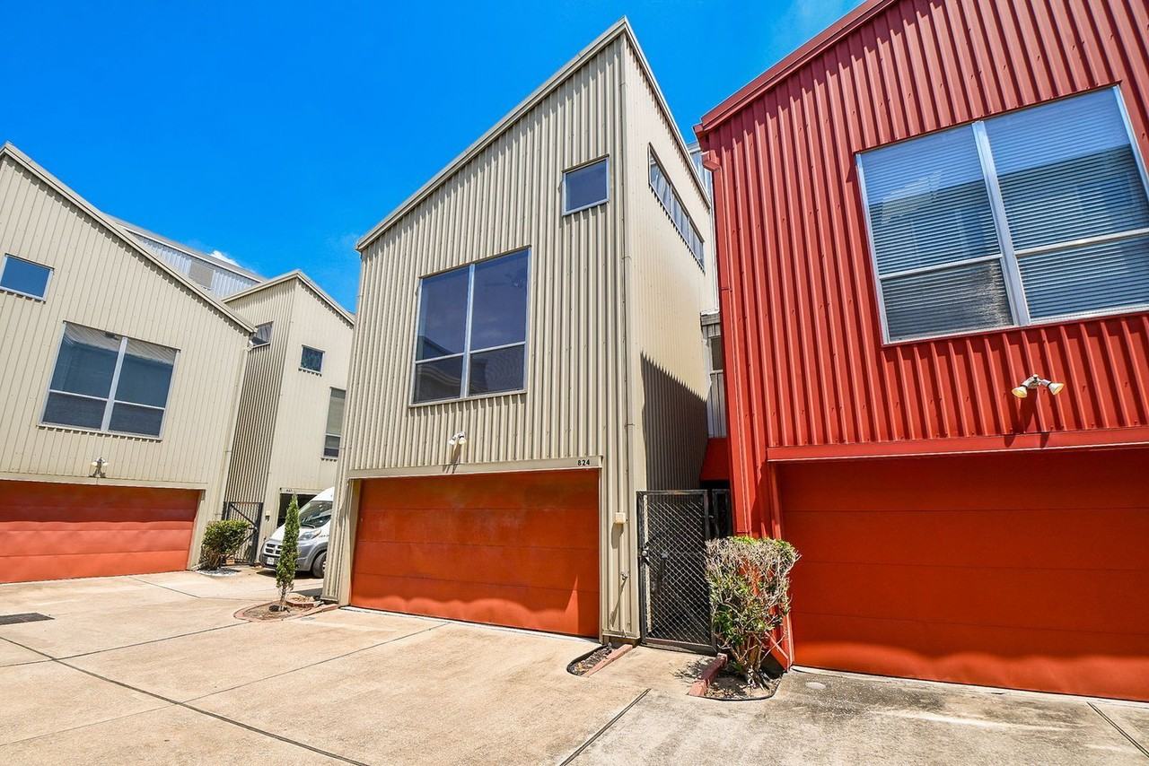 824 Robin St - Photo 2 of 32