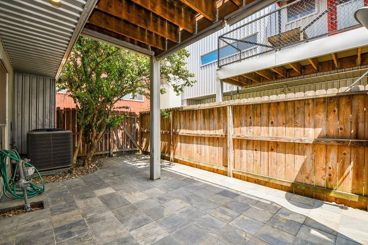 824 Robin St - Photo 3 of 32