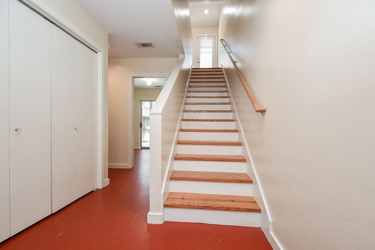 824 Robin St - Photo 6 of 32