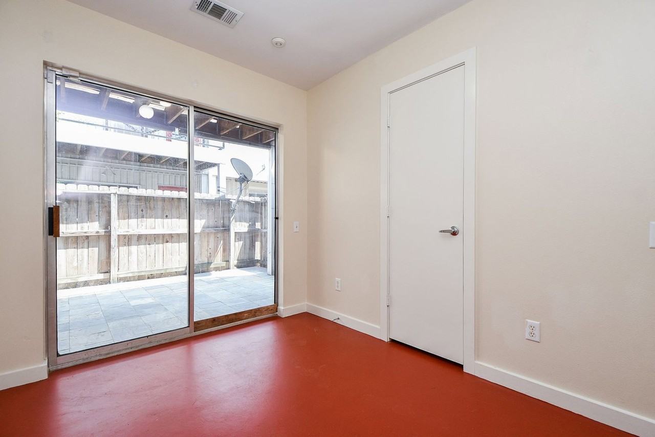 824 Robin St - Photo 7 of 32