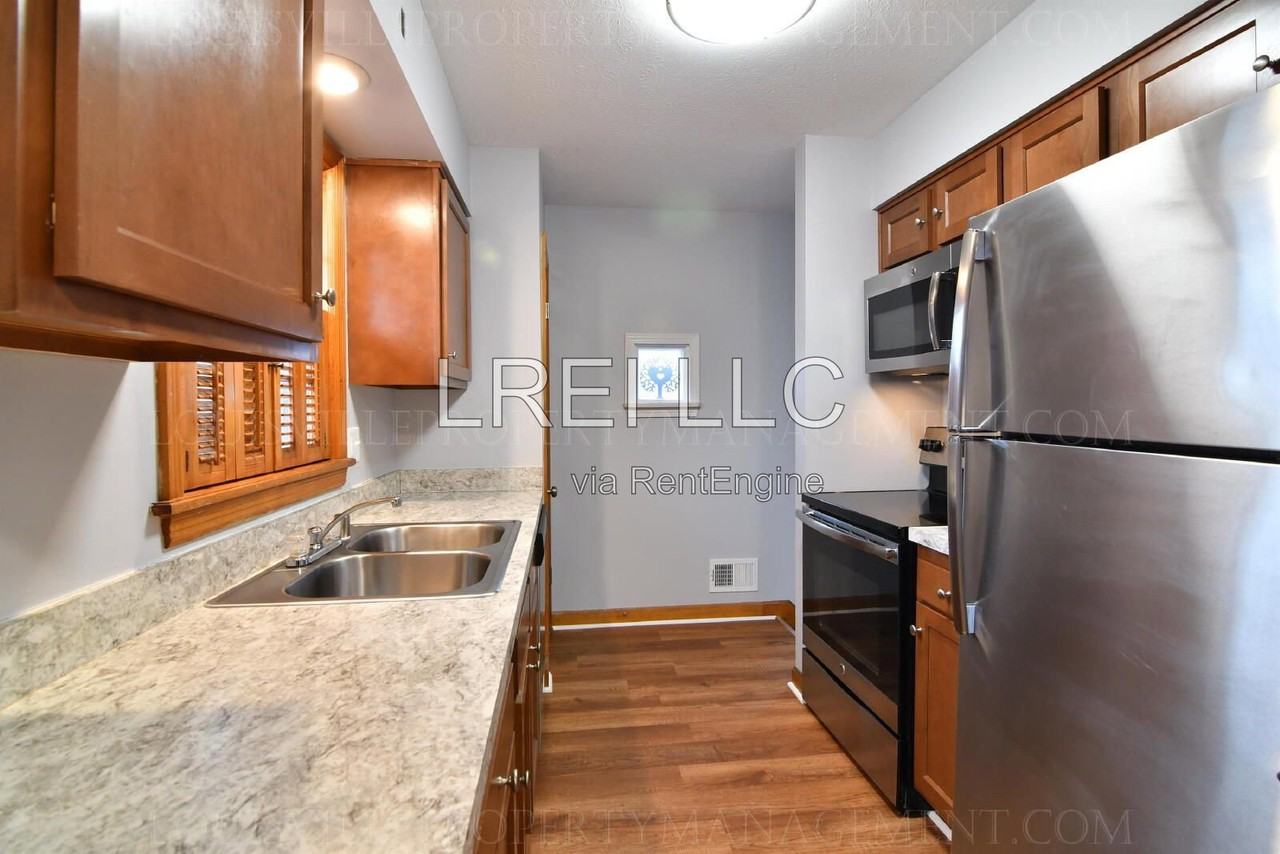 818 Iroquois Ave - Photo 5 of 21