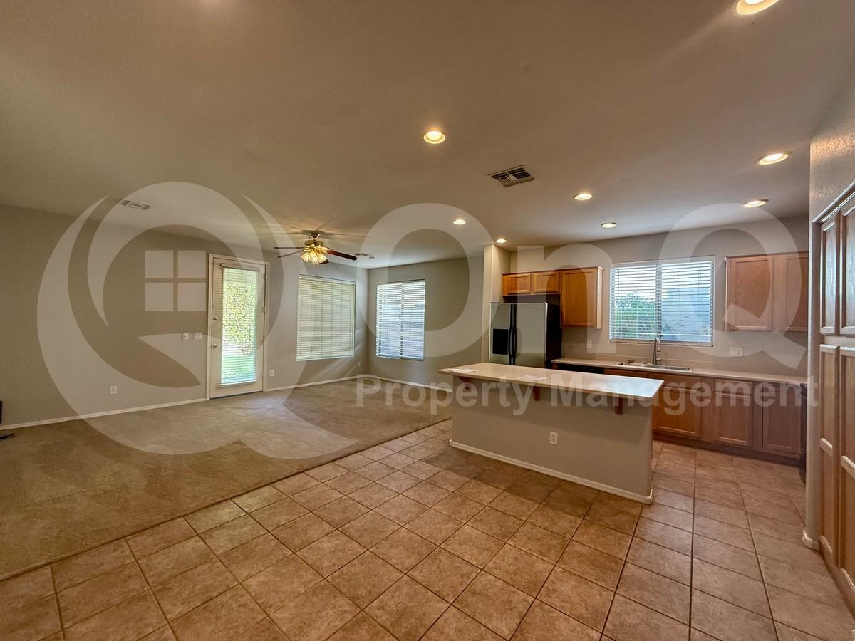 9328 W Pontiac Dr - Photo 5 of 24