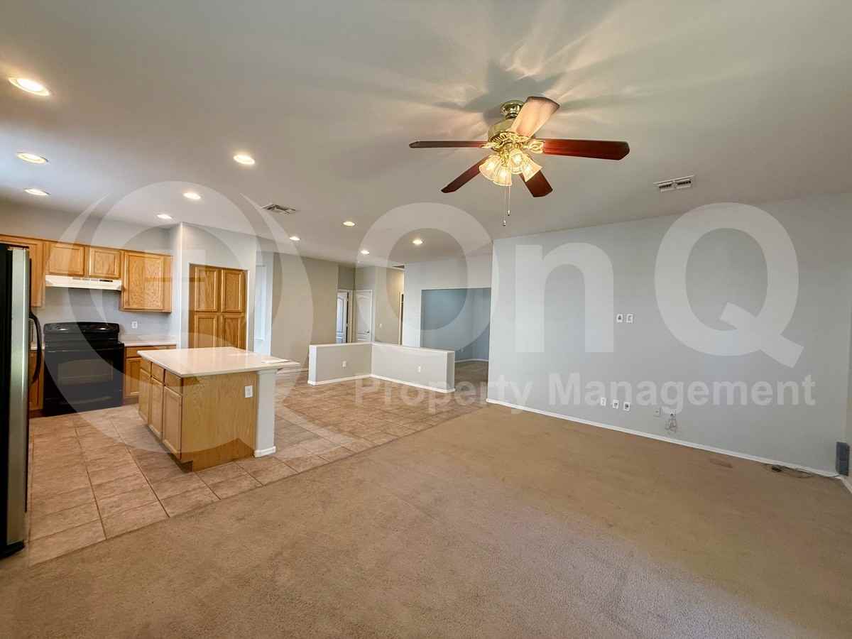 9328 W Pontiac Dr - Photo 6 of 24