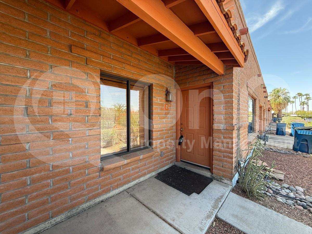 7 W Roma Dr - Photo 3 of 26