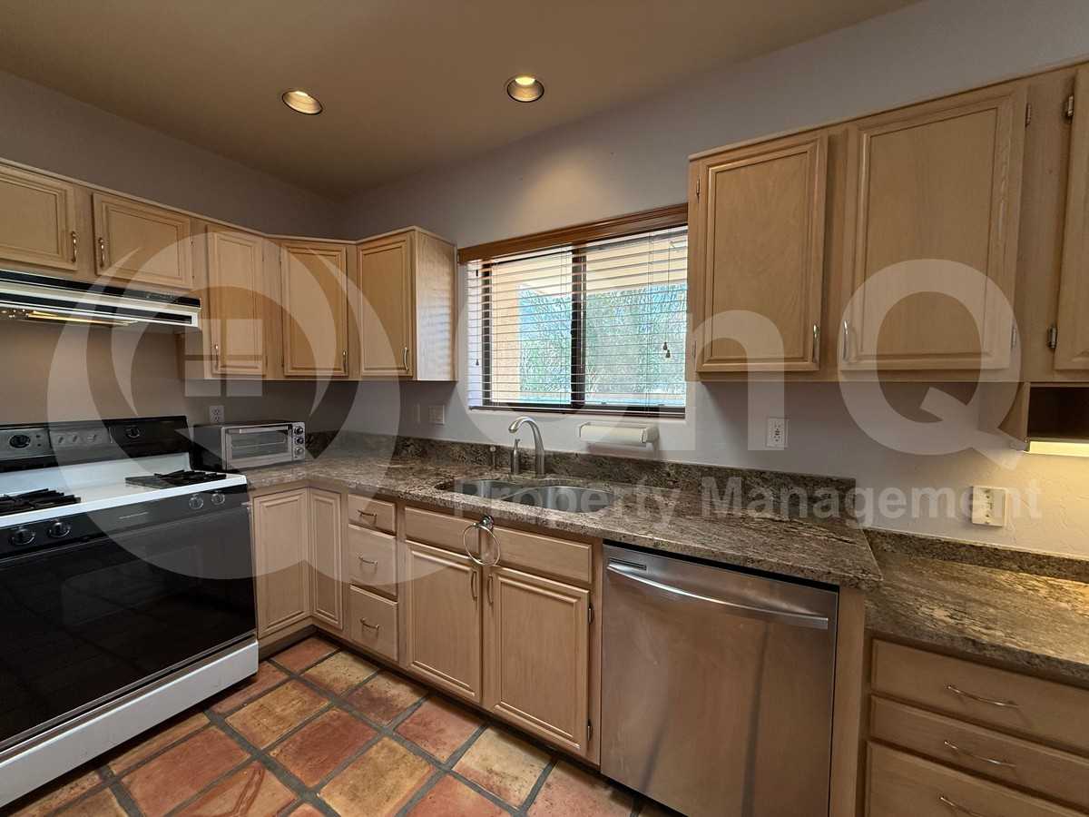 7 W Roma Dr - Photo 4 of 26