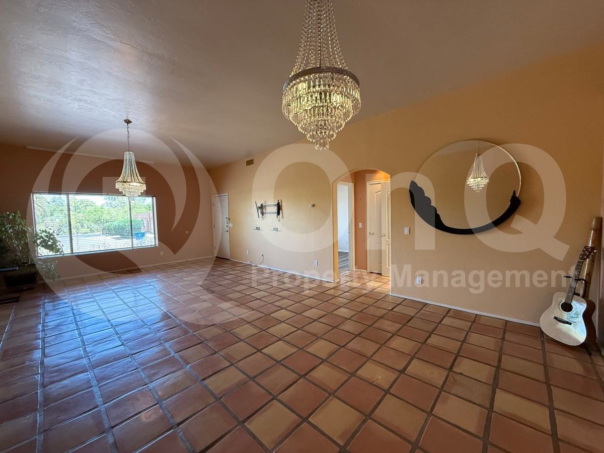 7 W Roma Dr - Photo 6 of 26