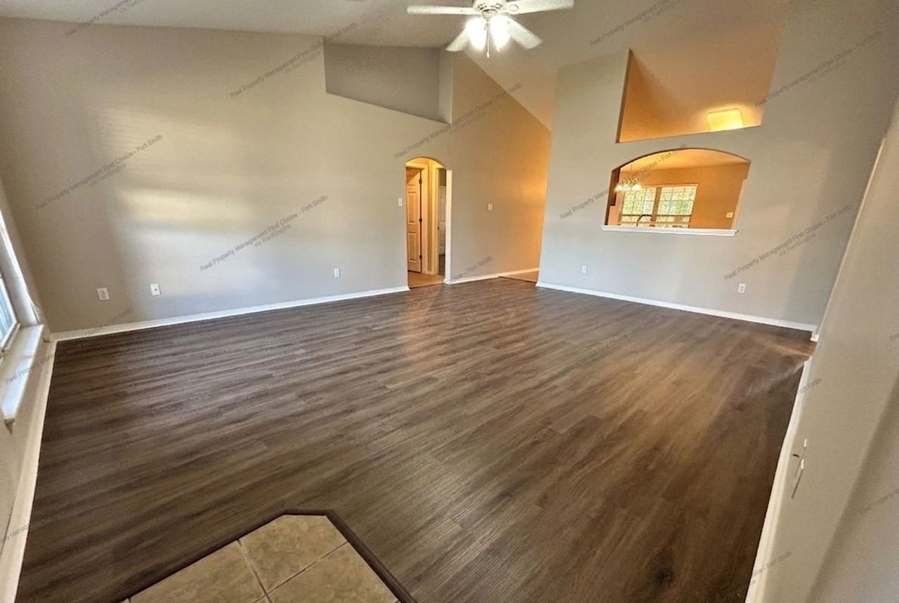 1475 Eastgate Dr - Photo 5 of 28
