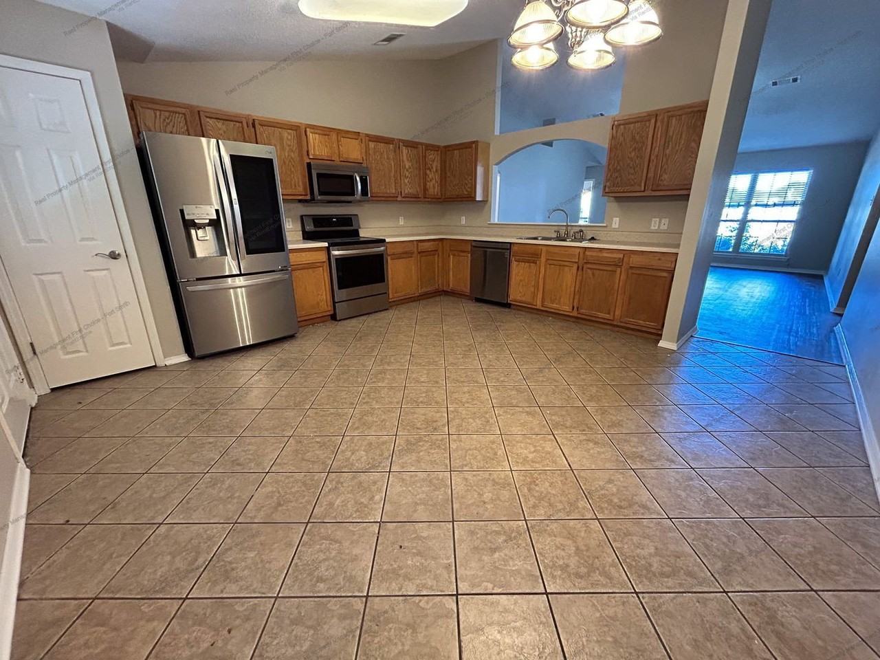 1475 Eastgate Dr - Photo 6 of 28