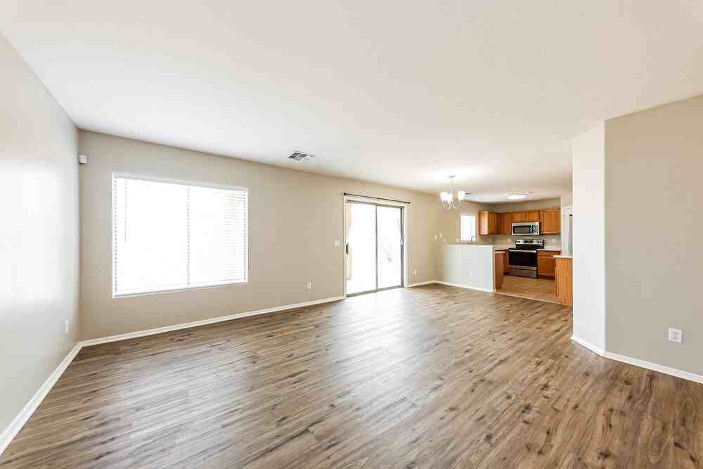 12430 W Valentine Ave - Photo 5 of 17