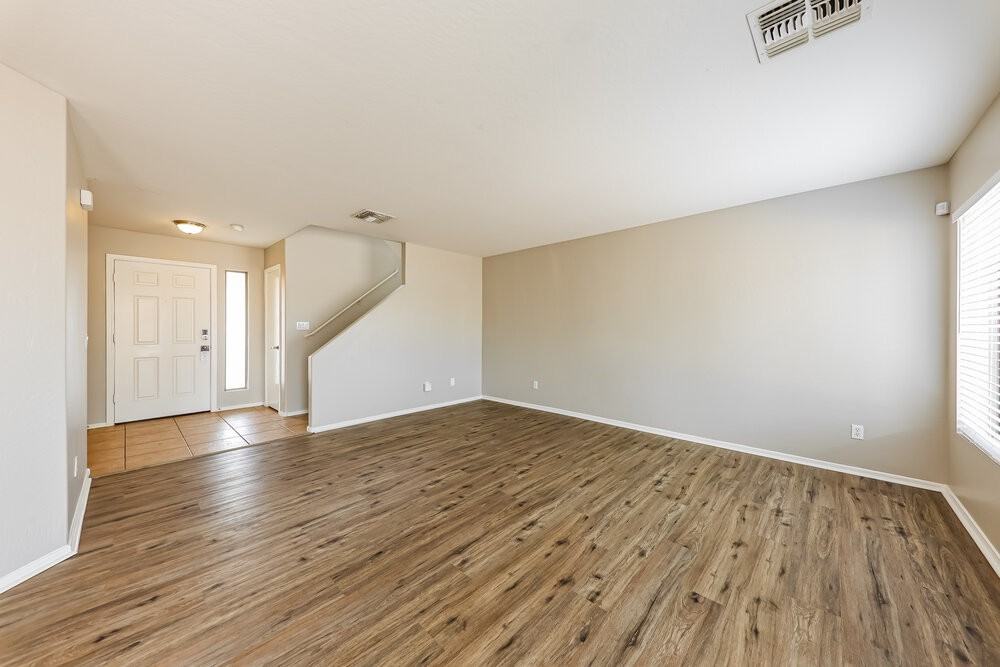 12430 W Valentine Ave - Photo 6 of 17