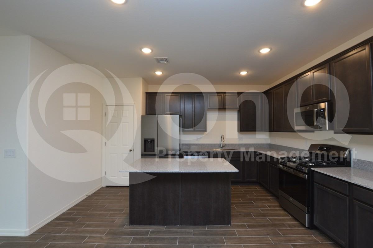3111 N Medallion Ct - Photo 3 of 25