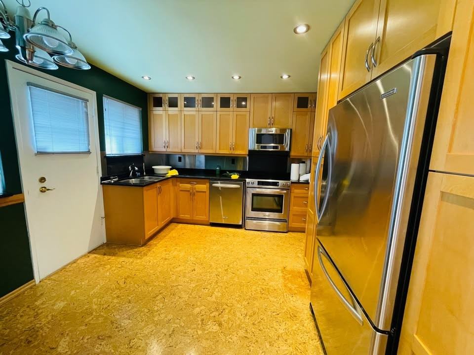 900 Cornell Avenue - Photo 3 of 26