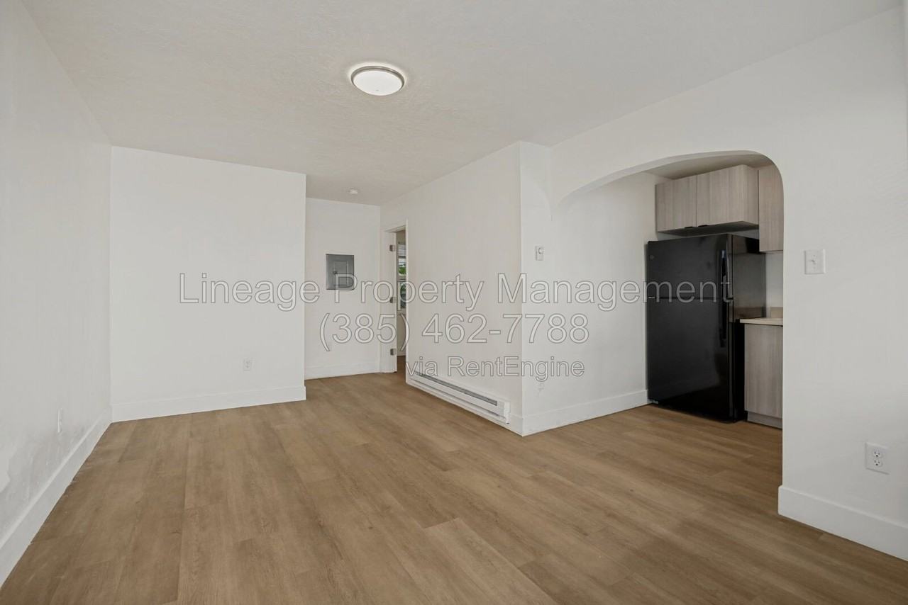 420 W 20th St #3