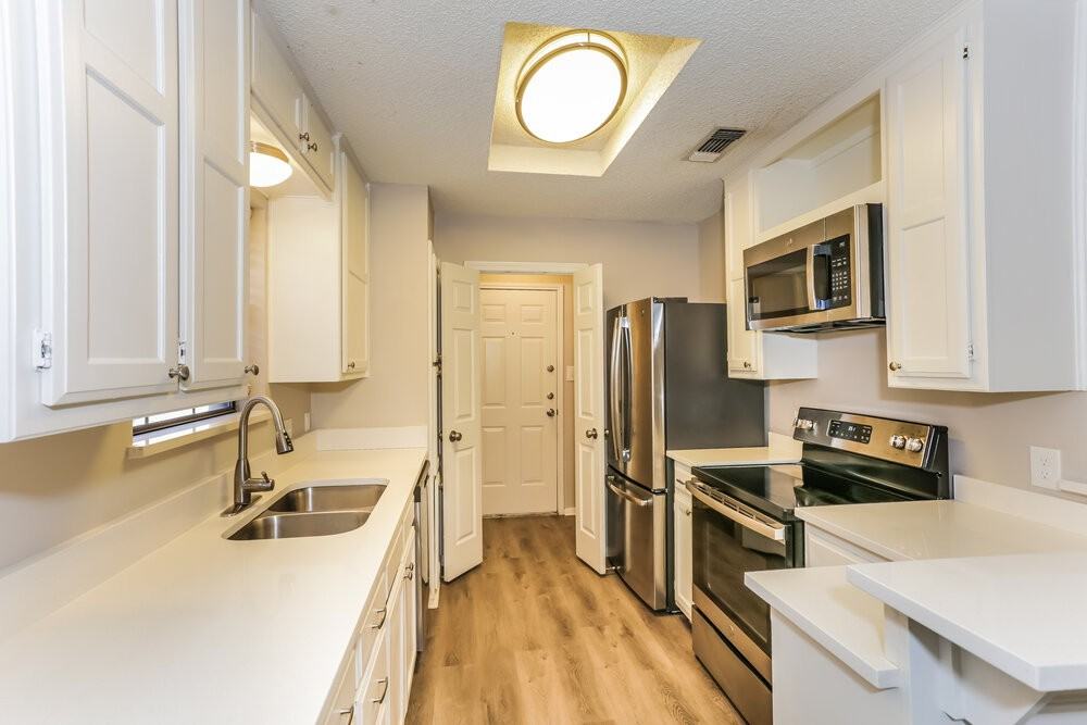 6305 Woodcreek Trl - Photo 7 of 16