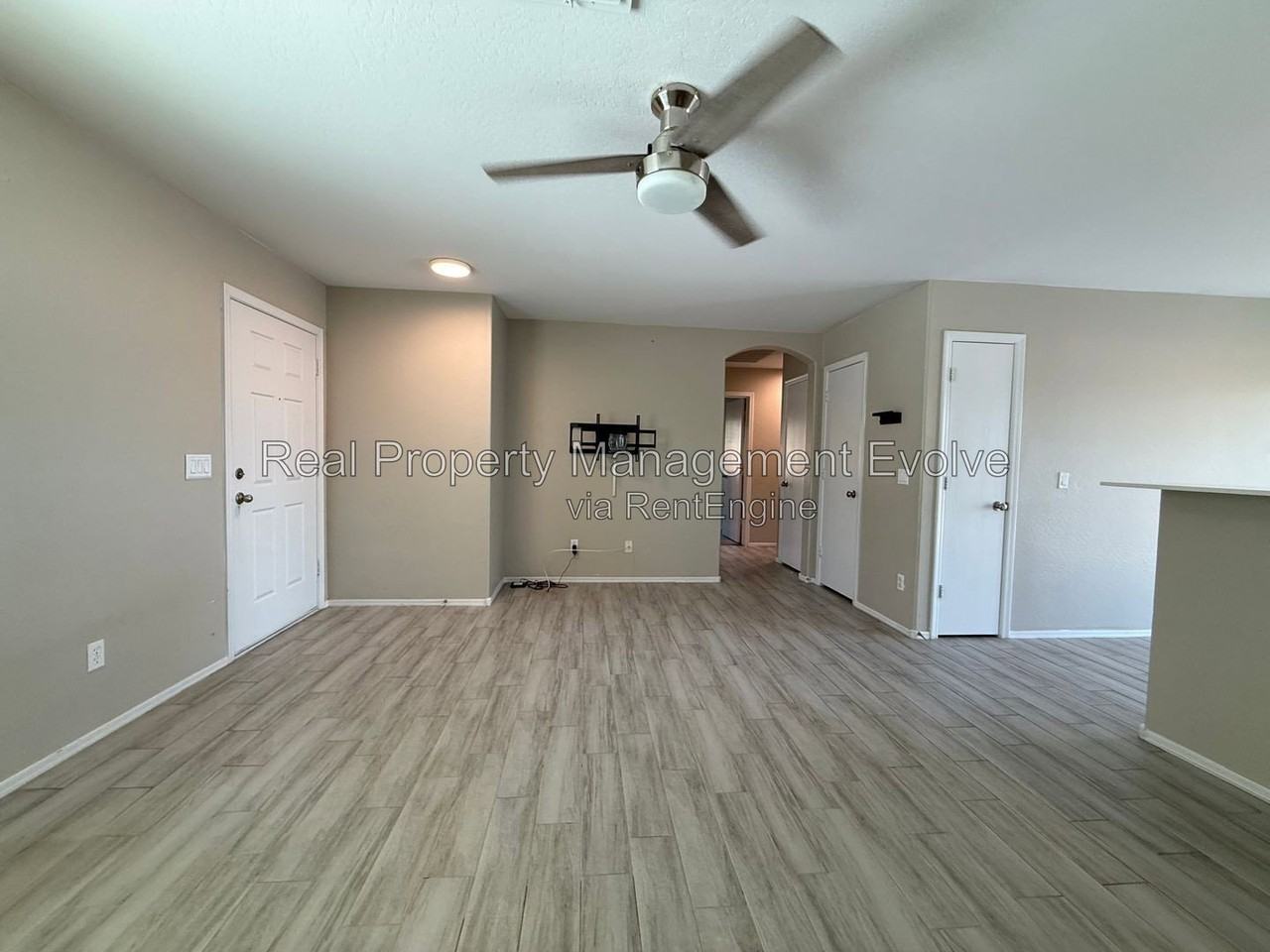 7105 S 251st Dr - Photo 4 of 23