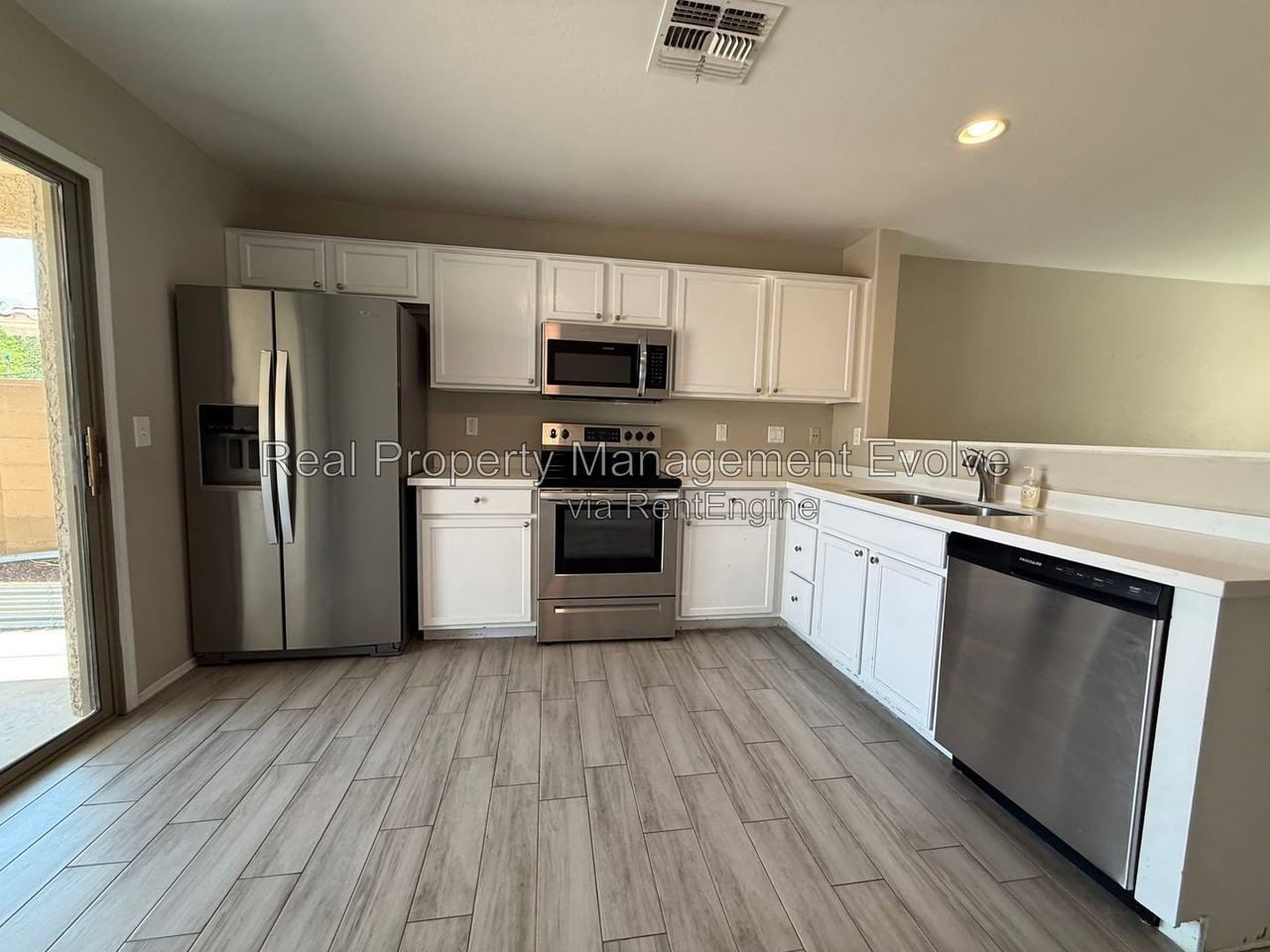 7105 S 251st Dr - Photo 6 of 23