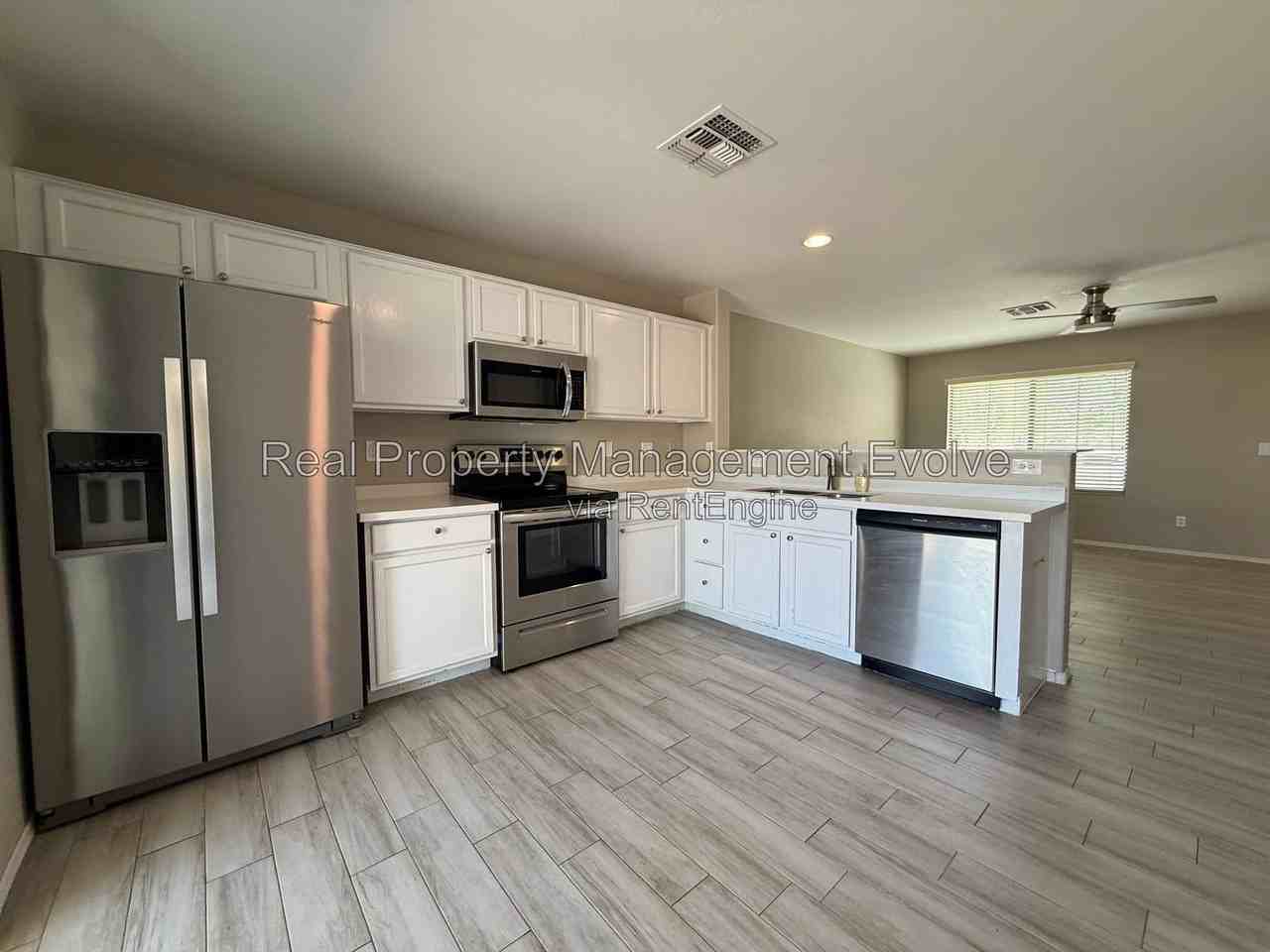 7105 S 251st Dr - Photo 7 of 23