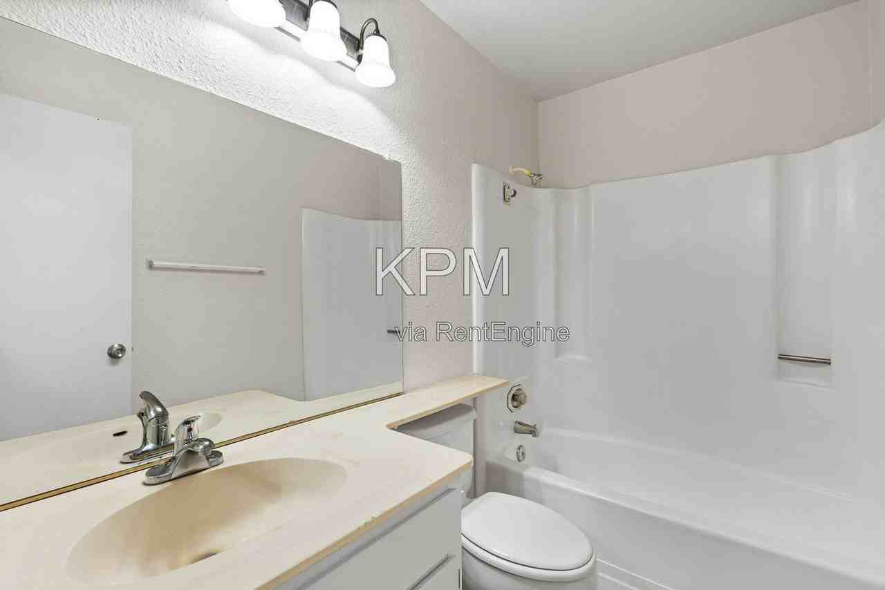 5624 Blackoak Ct - Photo 4 of 29