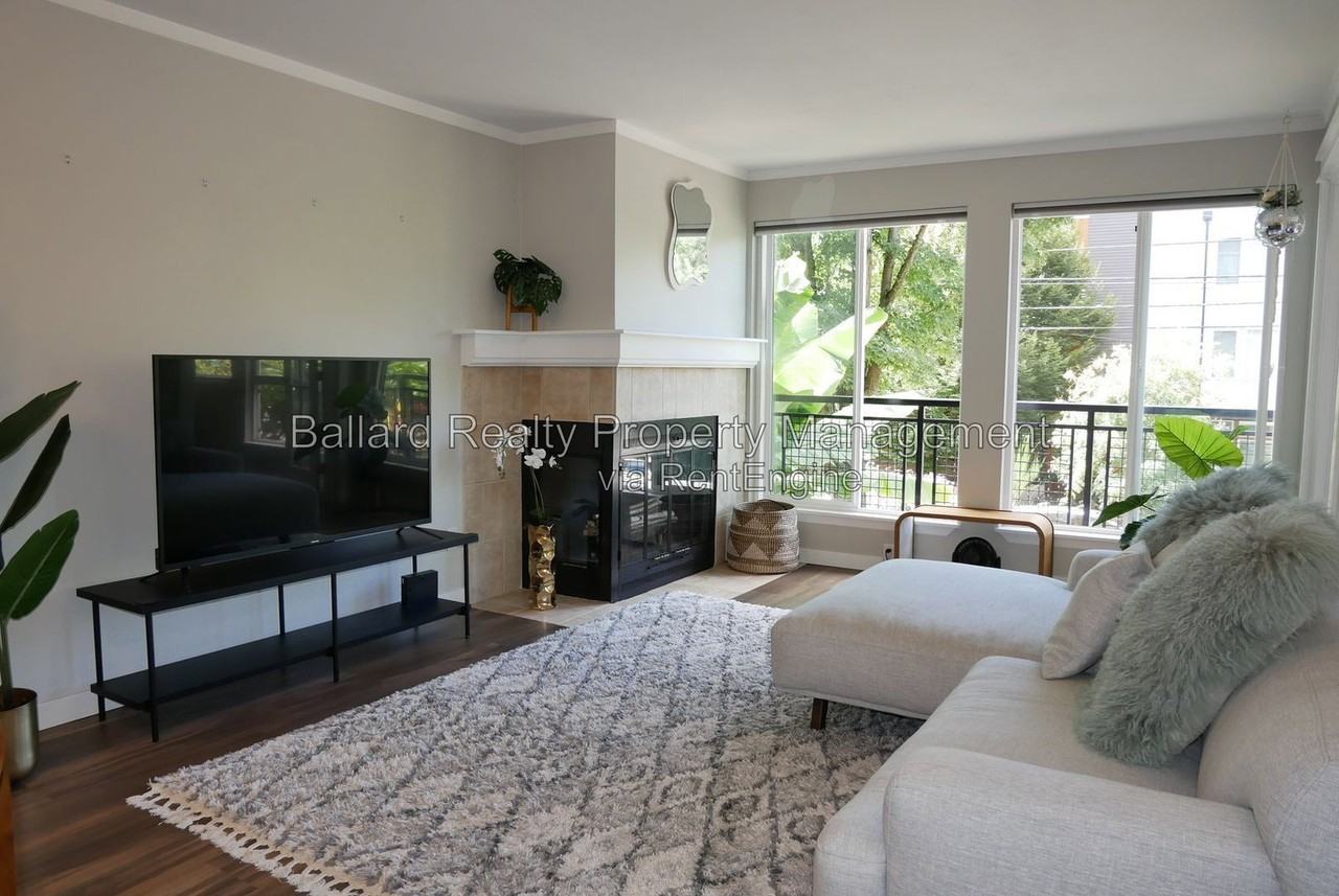 1601 E Columbia St #103 - Photo 3 of 21