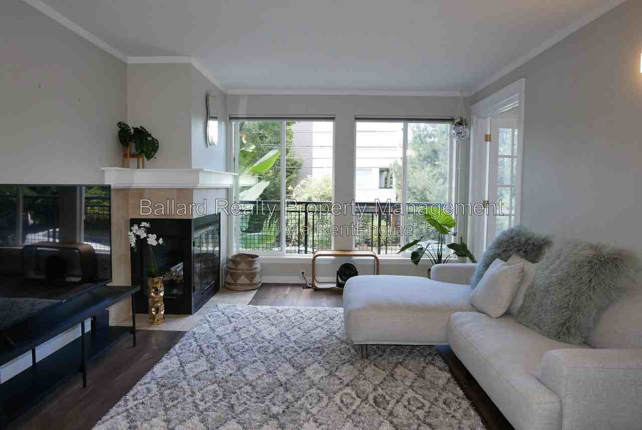 1601 E Columbia St #103 - Photo 5 of 21