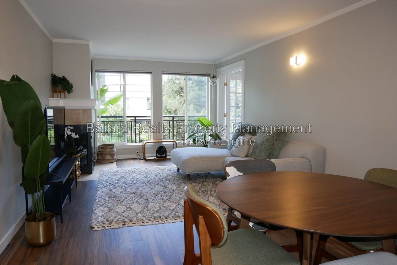 1601 E Columbia St #103 - Photo 6 of 21