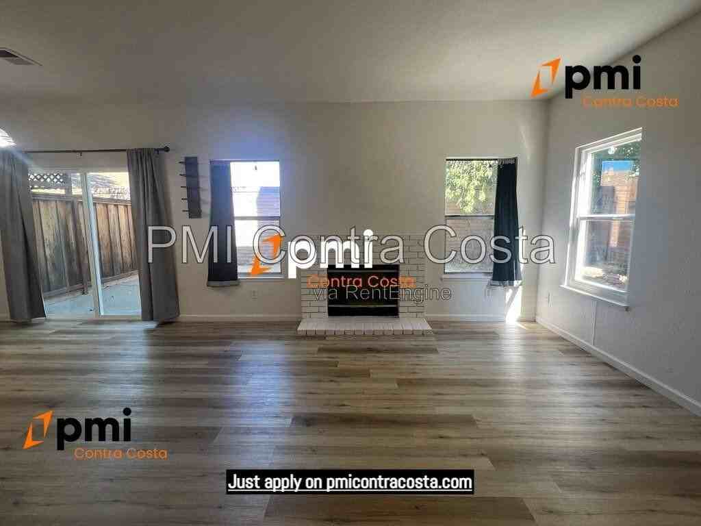 132 Harris Cir - Photo 3 of 38