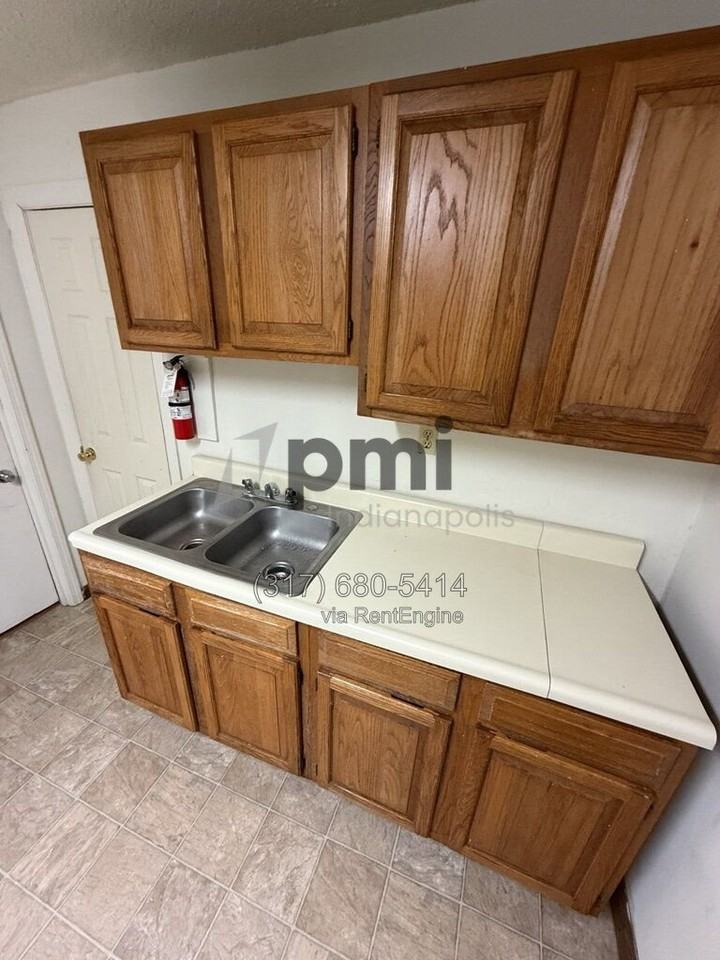315 E 11th St - Photo 5 of 41