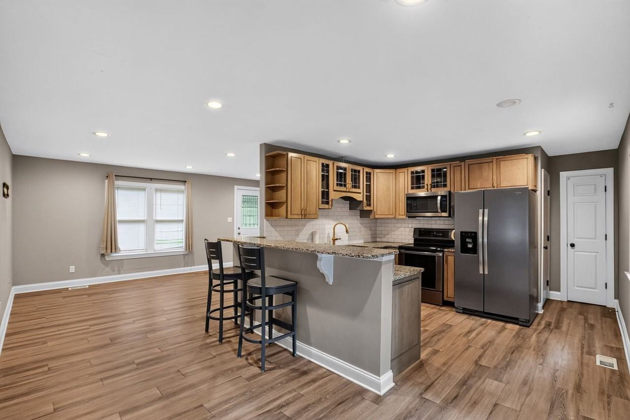 482 Round Up Rd - Photo 3 of 17