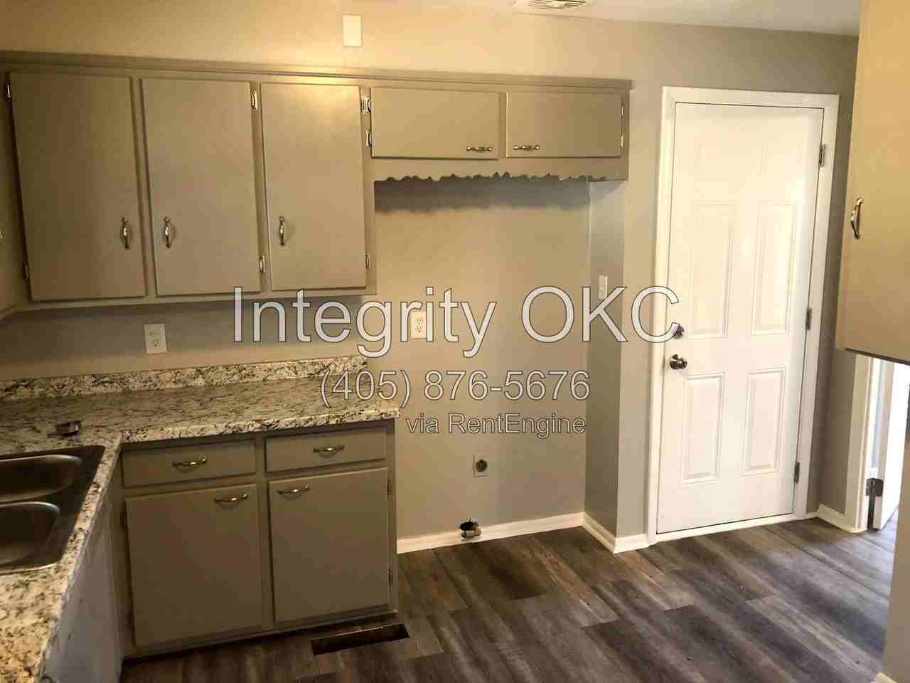 2548 Sw 48th St - Photo 5 of 23