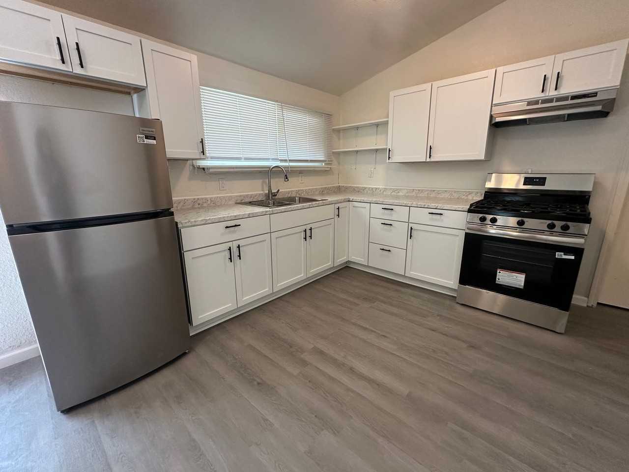 213 14th St N - Photo 6 of 10