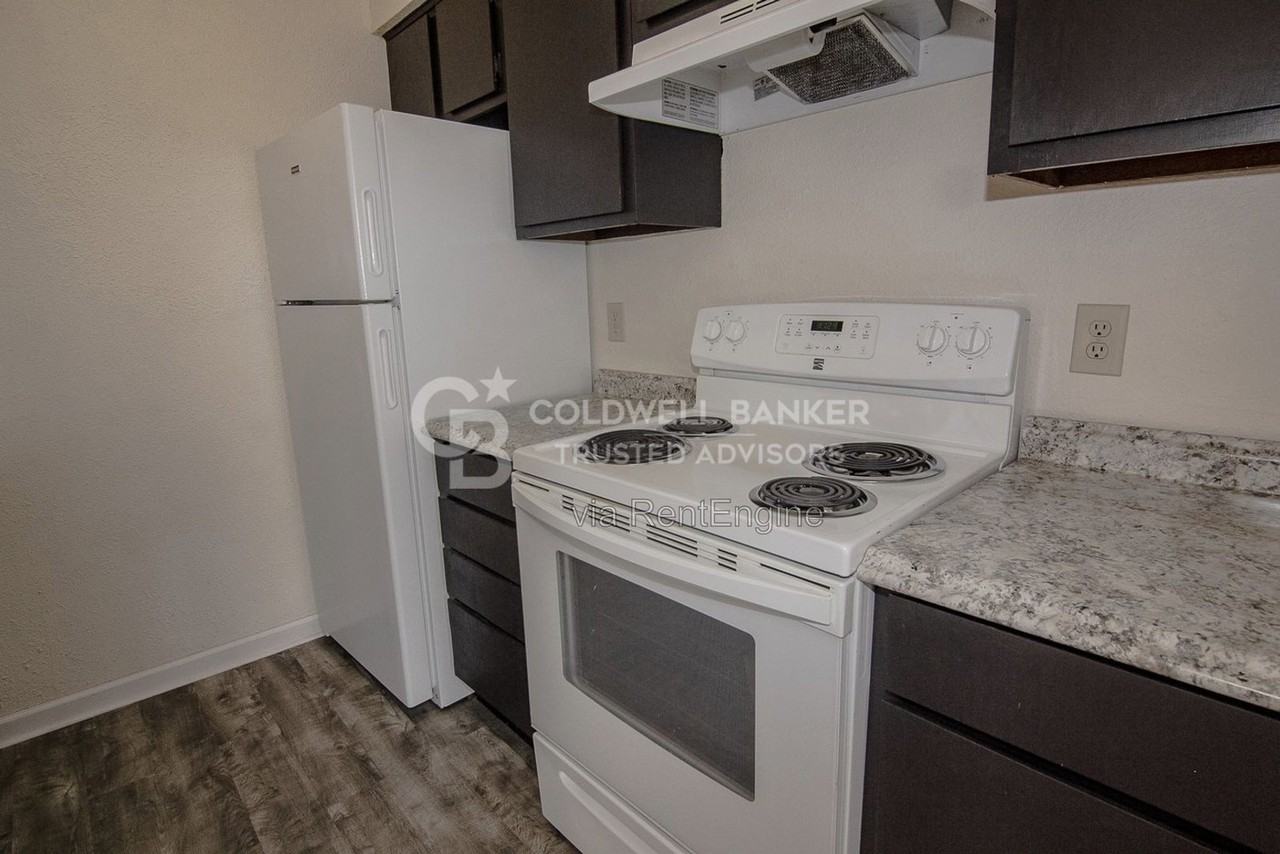 604 Nw 15th St #3 - Photo 2 of 14