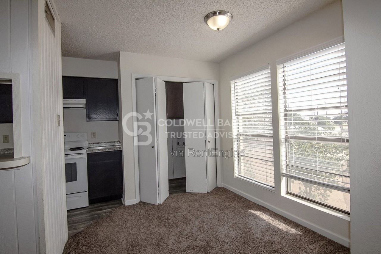604 Nw 15th St #3 - Photo 6 of 14