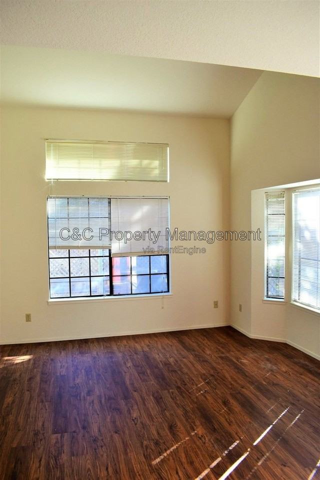1026 Olympic Ln - Photo 6 of 8