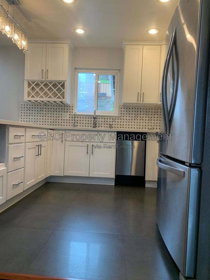 3836 Glengarry Dr - Photo 6 of 25