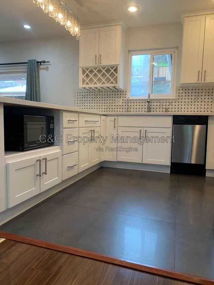 3836 Glengarry Dr - Photo 7 of 25