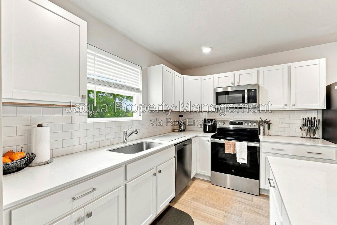 10127 Pennridge Dr - Photo 4 of 20