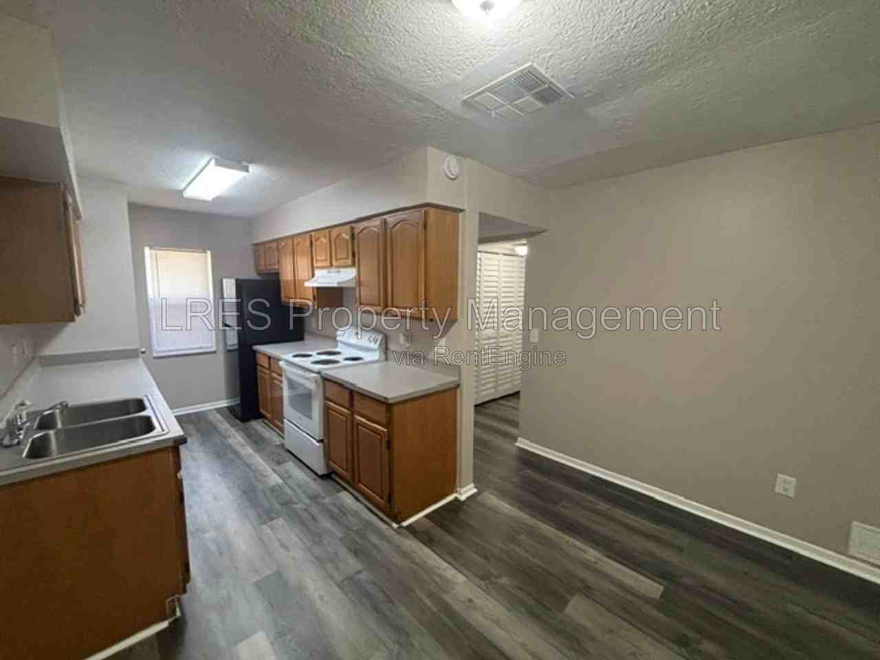 1605 Terrace Dr - Photo 3 of 24