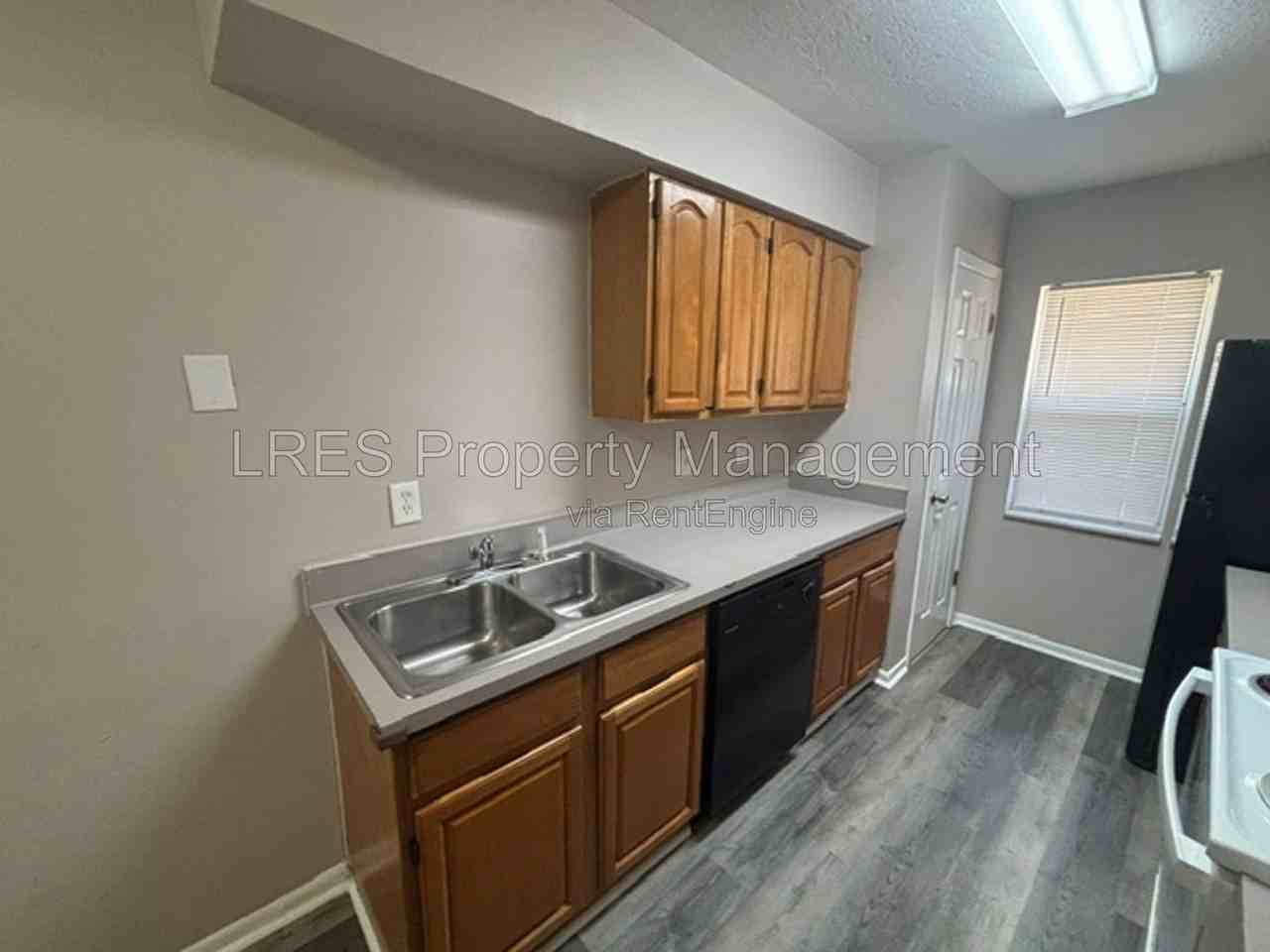 1605 Terrace Dr - Photo 5 of 24