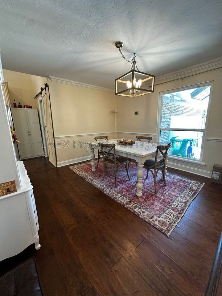 526 Stephanie Ct - Photo 3 of 50