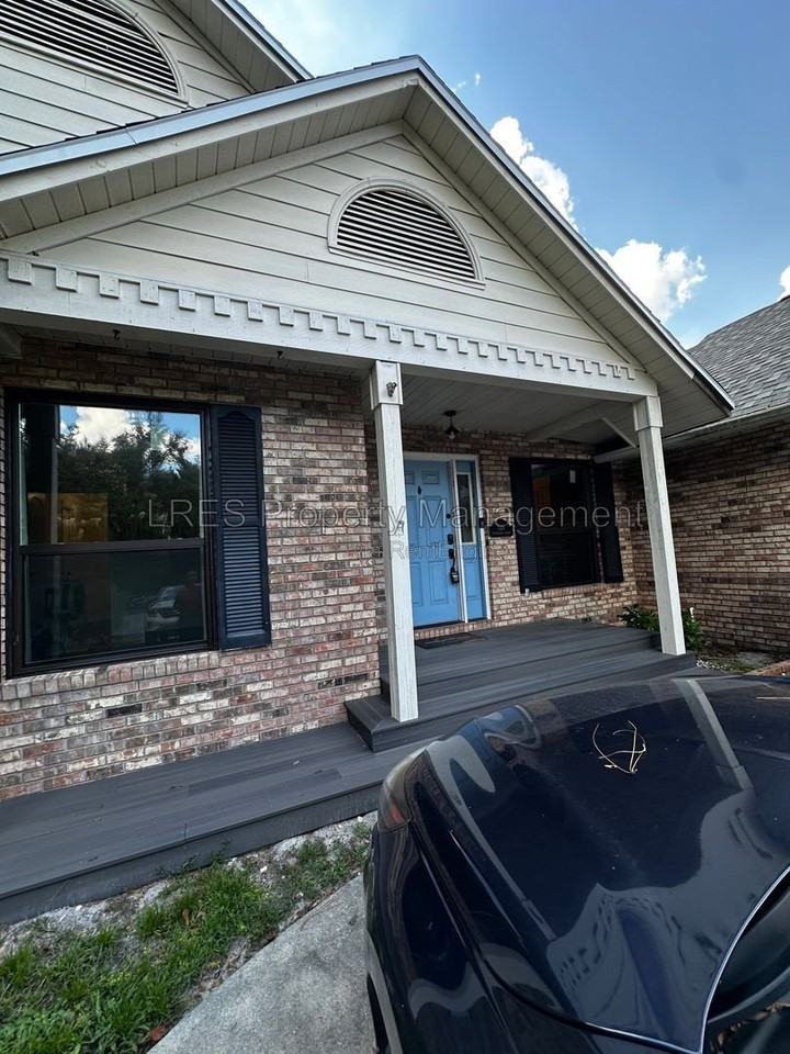 526 Stephanie Ct - Photo 6 of 50