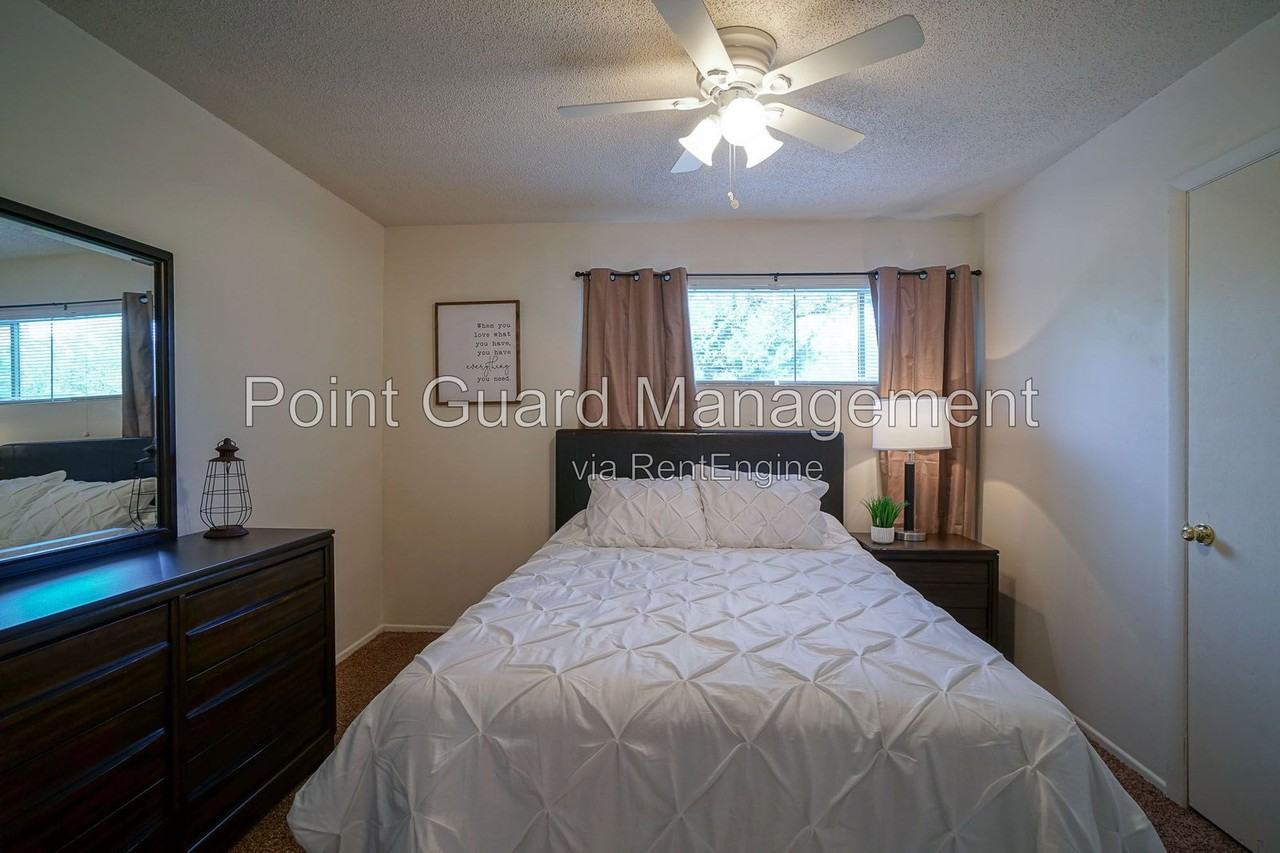1521 Oxford Pl #1521-22 - Photo 6 of 17