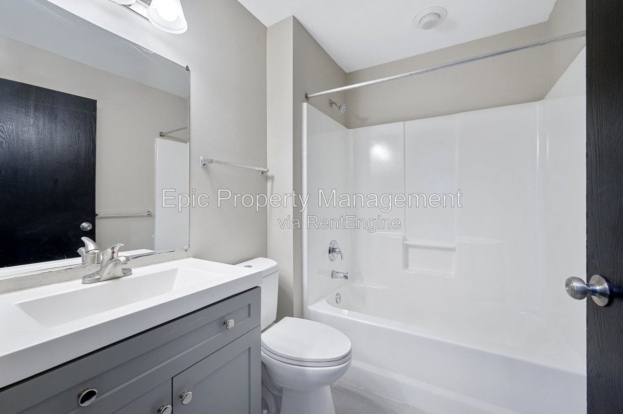9200 Charlotte Ct - Photo 3 of 12