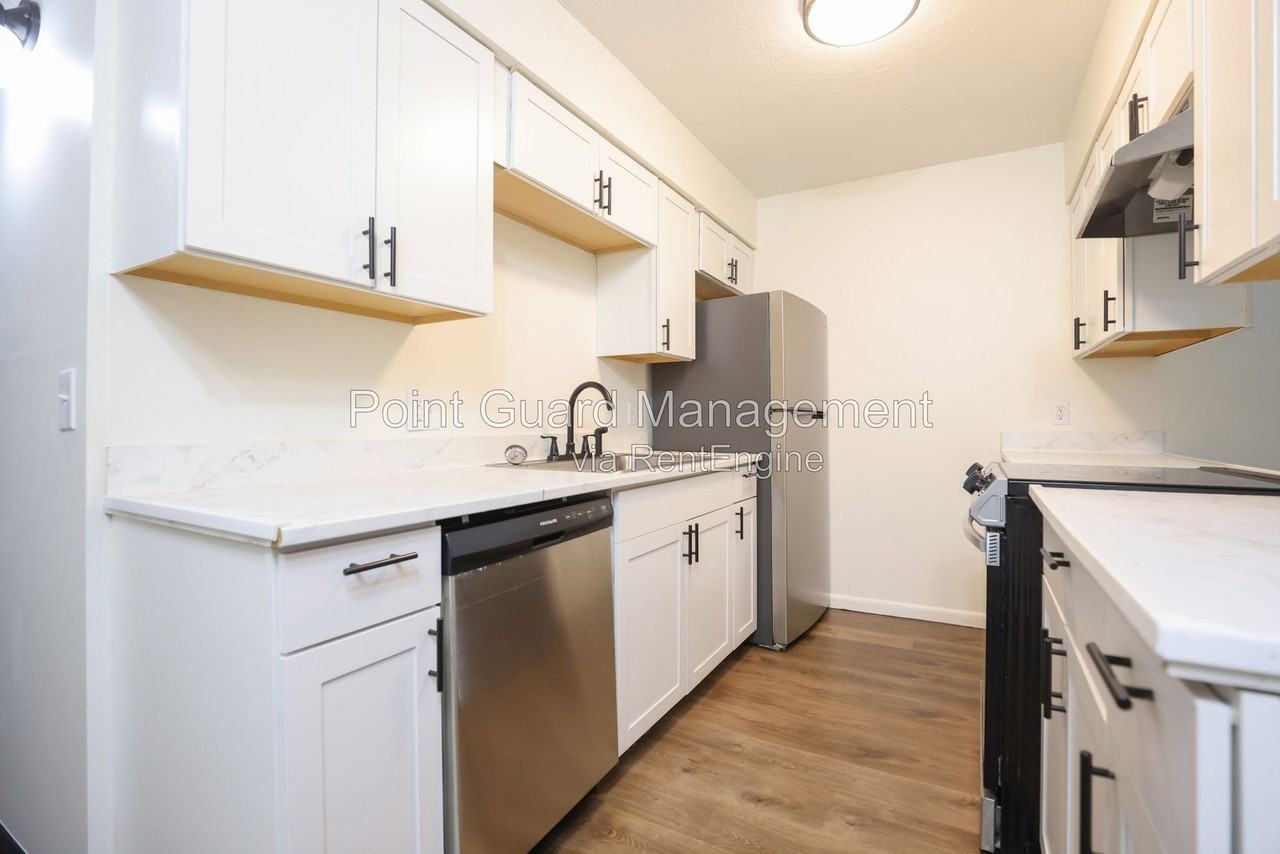 2706 N 75th St #10 - Photo 4 of 15